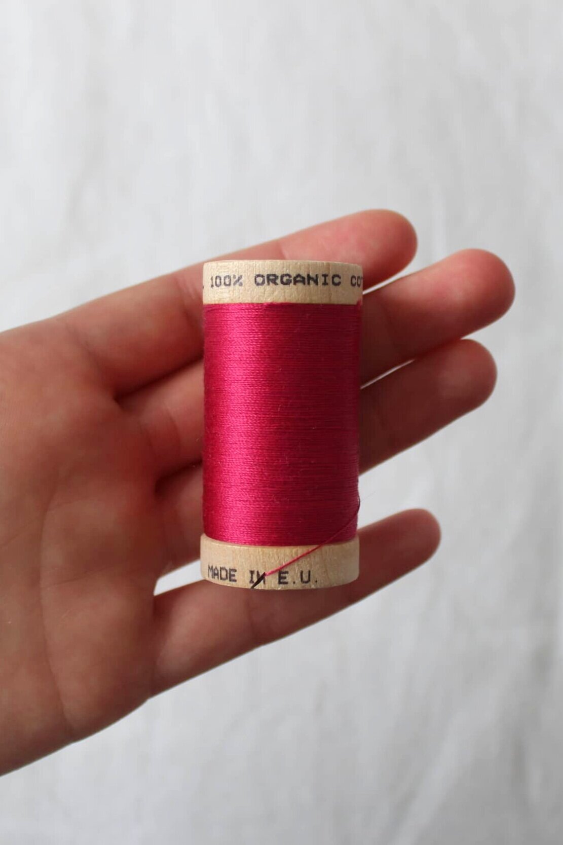 scanfil 100% organic cotton thread wooden reel 100m fuchsia #4811