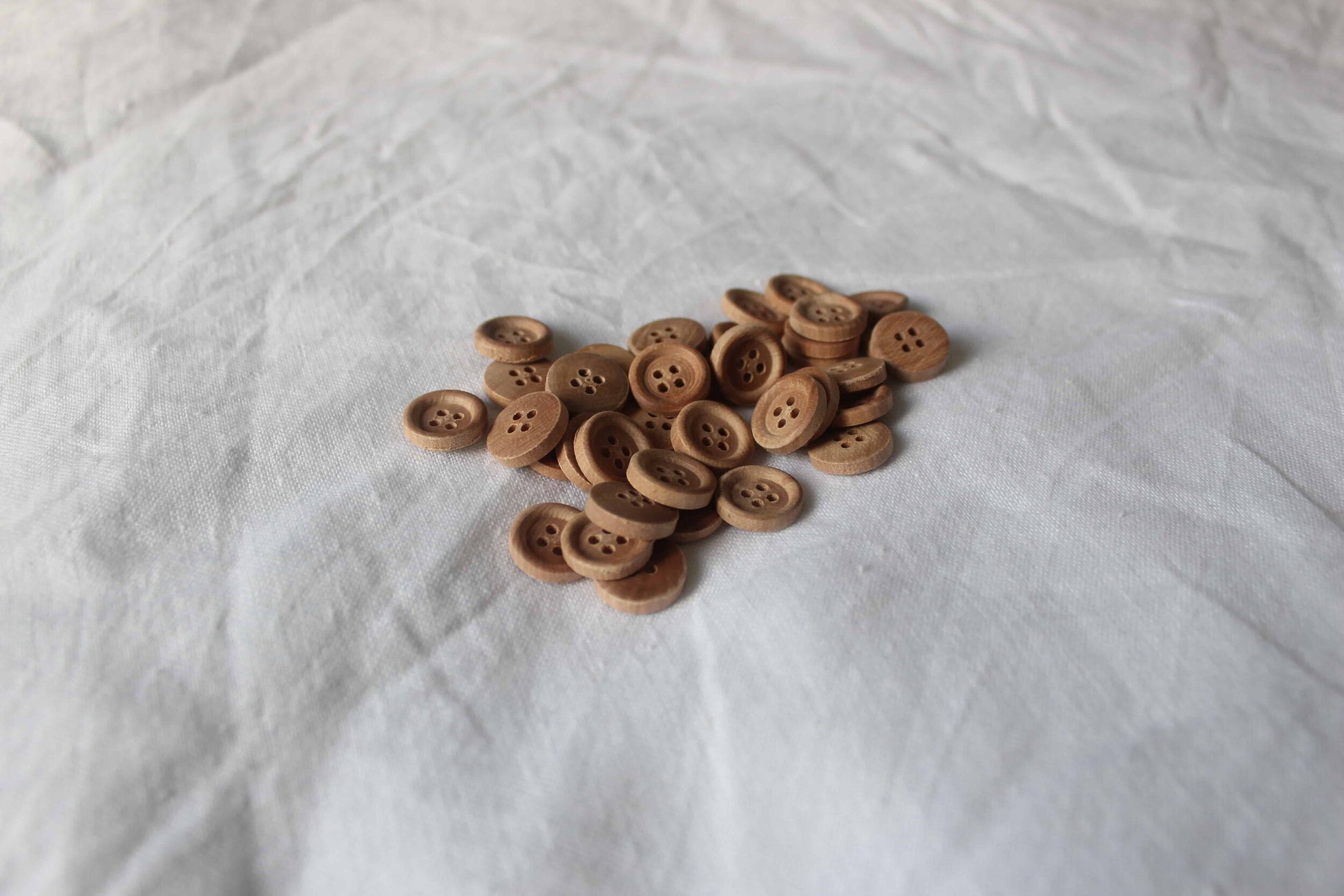 camellia wood traditional button 15mm 2